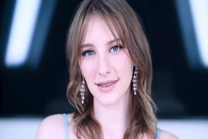 Мелоди Маркс — Мелоди Маркс, миниатюрная брюнетка любит делать минет, заниматься сексом и глотать сперму