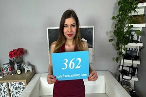 Майя – грудастая крошка обожает лизать киску – E362