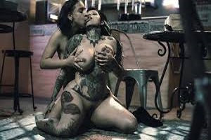 Хейли Роуз и Иксвайф Карен – Twist Of Fate в таверне Throttle Thirst
