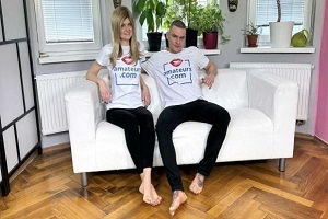 Лана Уотсон – блондинка-мамочка хочет попробовать секс с порноактером