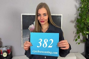 Фиби Евро – Горячая украинская крошка сделала все, чтобы получить небольшую работу – E382