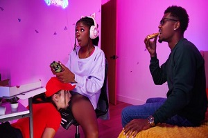 Hazel Grace и Rissa May — игра кончает первой