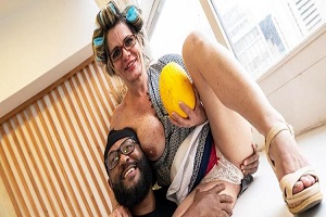 Sabrina Fit — зрелая с большим клитором обожает анал
