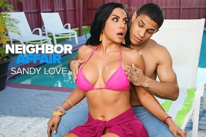 Sandy Love — грудастой латине Sandy Love делают массаж тела перед тем, как принять член соседа