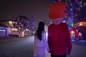 Лулу Чу – Лулу Чу попадает в дух XXX-mas с порно чуваком