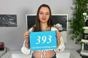 Сара Спаркл — Малышка из Словакии показывает свою круглую задницу — E393