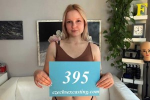 Джулия — Сексуальная блондинка жаждает своего члена — E395