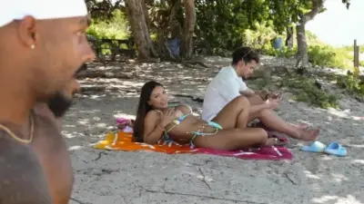 Бренди Салазар — Bae’s Beach Day Anal