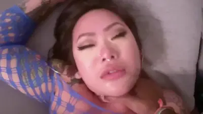 Connie Perignon — шлюшка больших размеров BG с камшотом на лицо в синей сетке OnlyFans