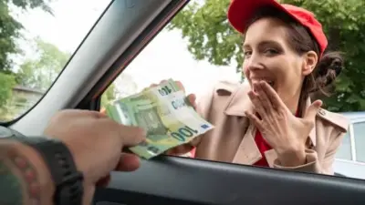 Миа Мун – Застенчивой официантке нужно нечто большее, чем чаевые