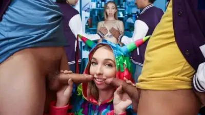 Breezy Bri — Пиньята для траха мальчиков из братства