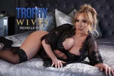 Richelle Ryan — Сексуальная трофейная жена Richelle Ryan хочет этот большой черный член, пока мужа нет дома